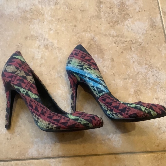 Material Girl. Aztec pumps. - Picture 4 of 4